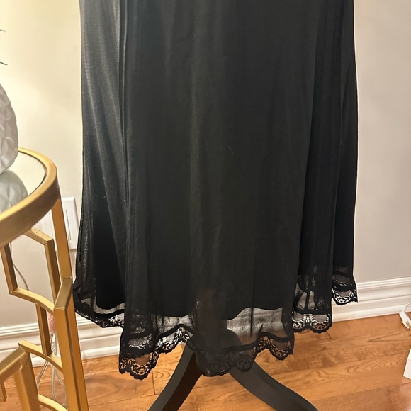 Lace and velvet accent dress - Picture 3 of 5